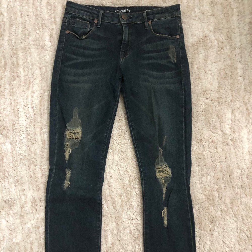 DEMOCRACY DISTRESSED STRAIGHT LEGGED DENIM SIZE 26